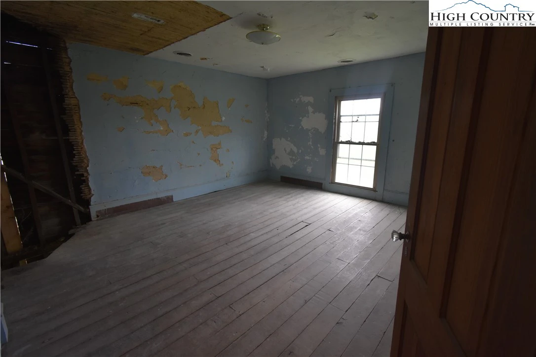 Image number 11 for the current listing