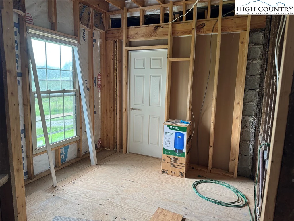 Image number 18 for the current listing