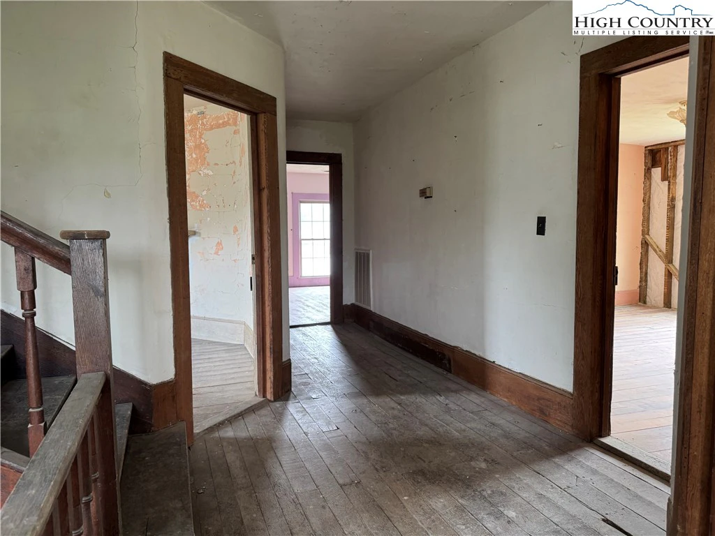 Image number 16 for the current listing