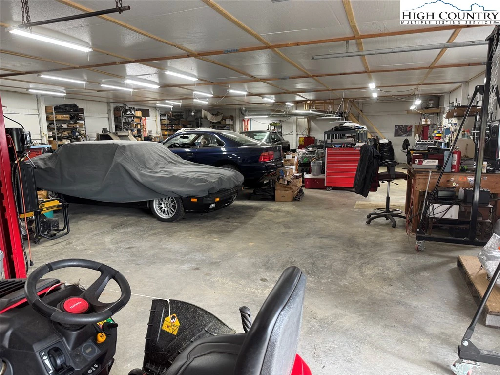 Image number 9 for the current listing