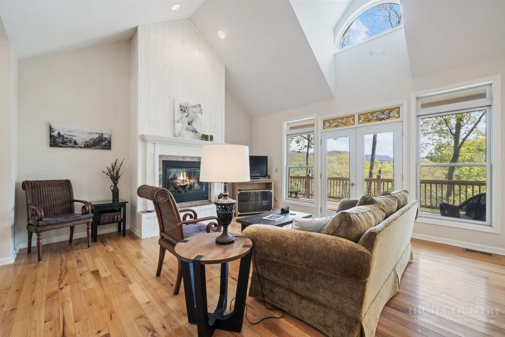 Image number 3 for the current listing