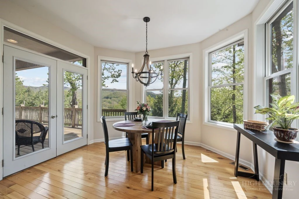 Image number 4 for the current listing