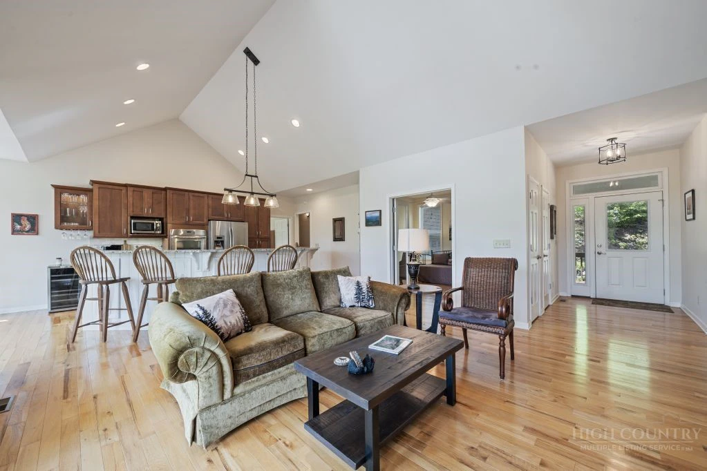 Image number 6 for the current listing