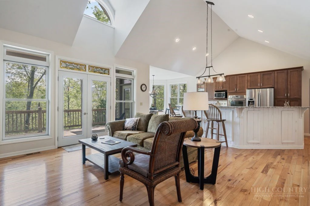 Image number 7 for the current listing