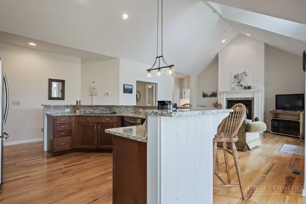 Image number 11 for the current listing