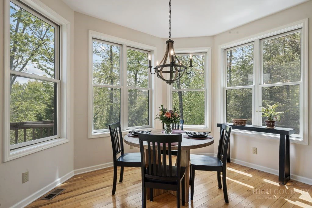 Image number 13 for the current listing