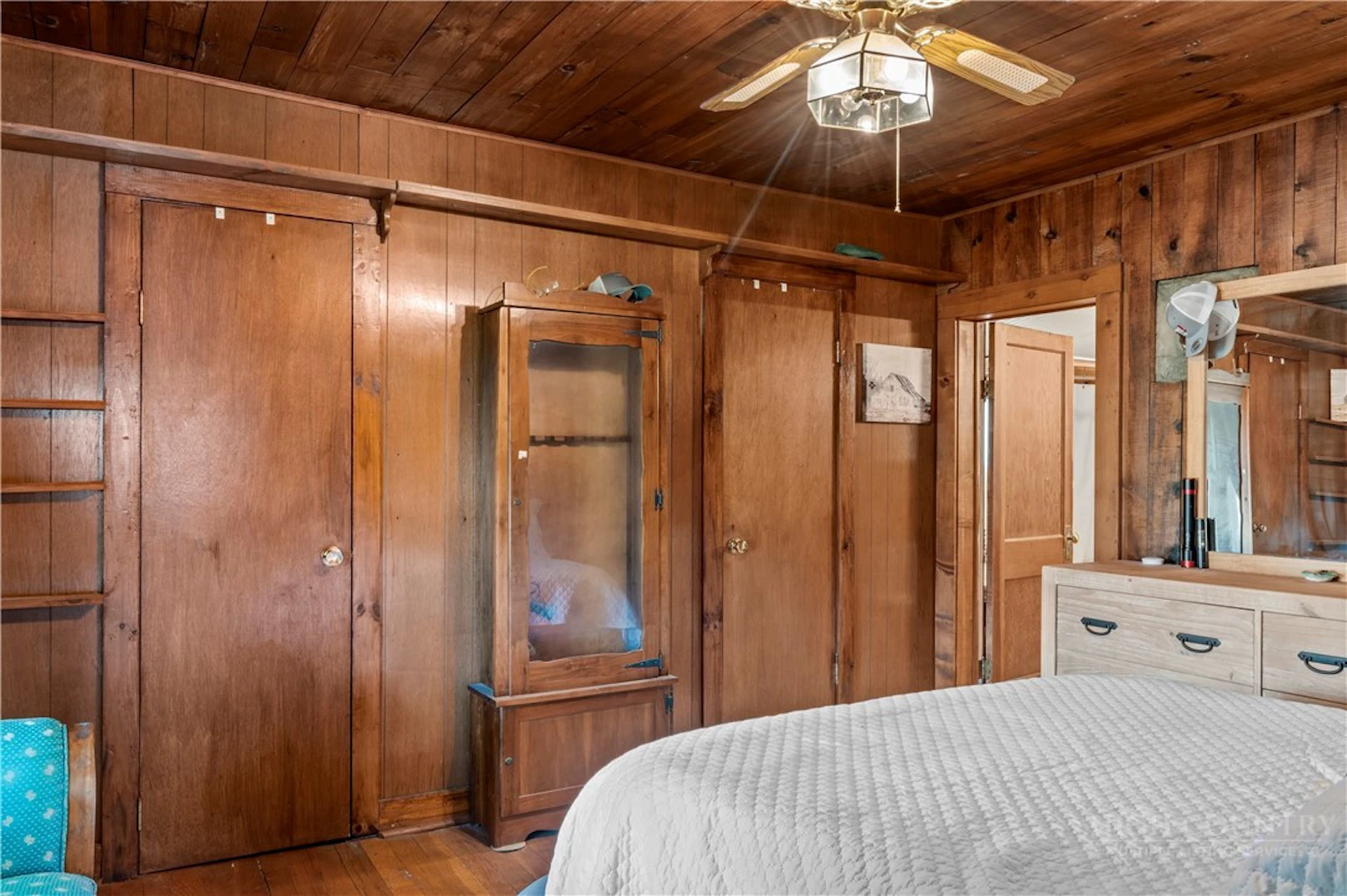 Image number 19 for the current listing