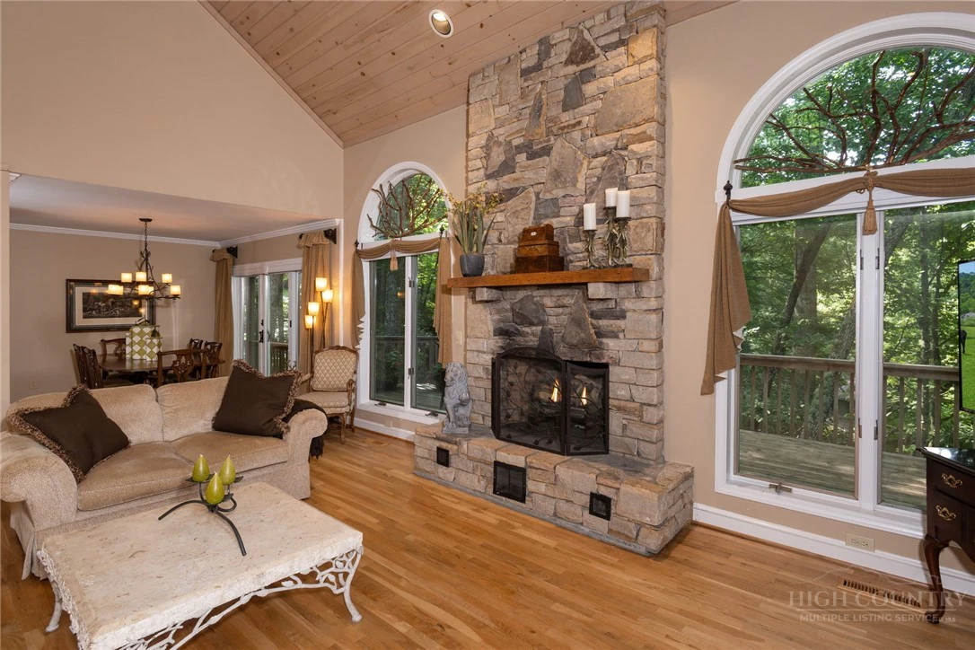 Image number 6 for the current listing