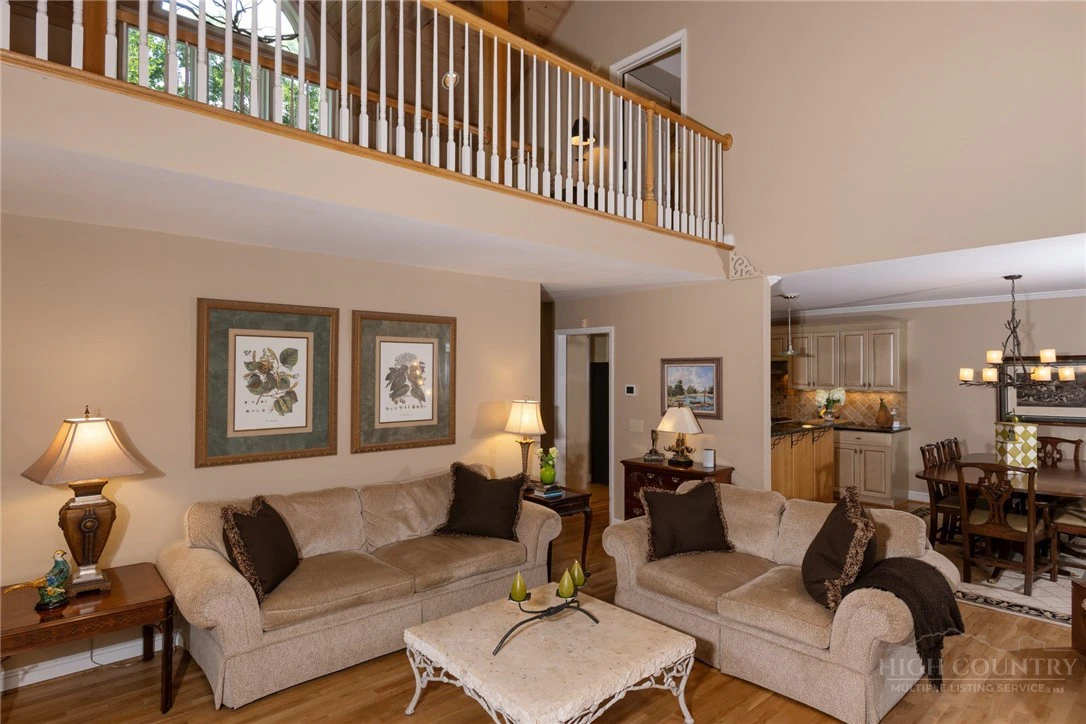 Image number 8 for the current listing
