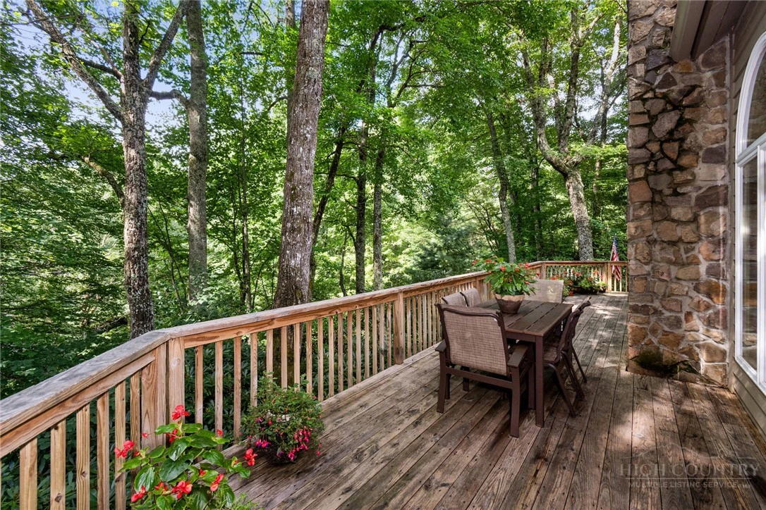 Image number 15 for the current listing