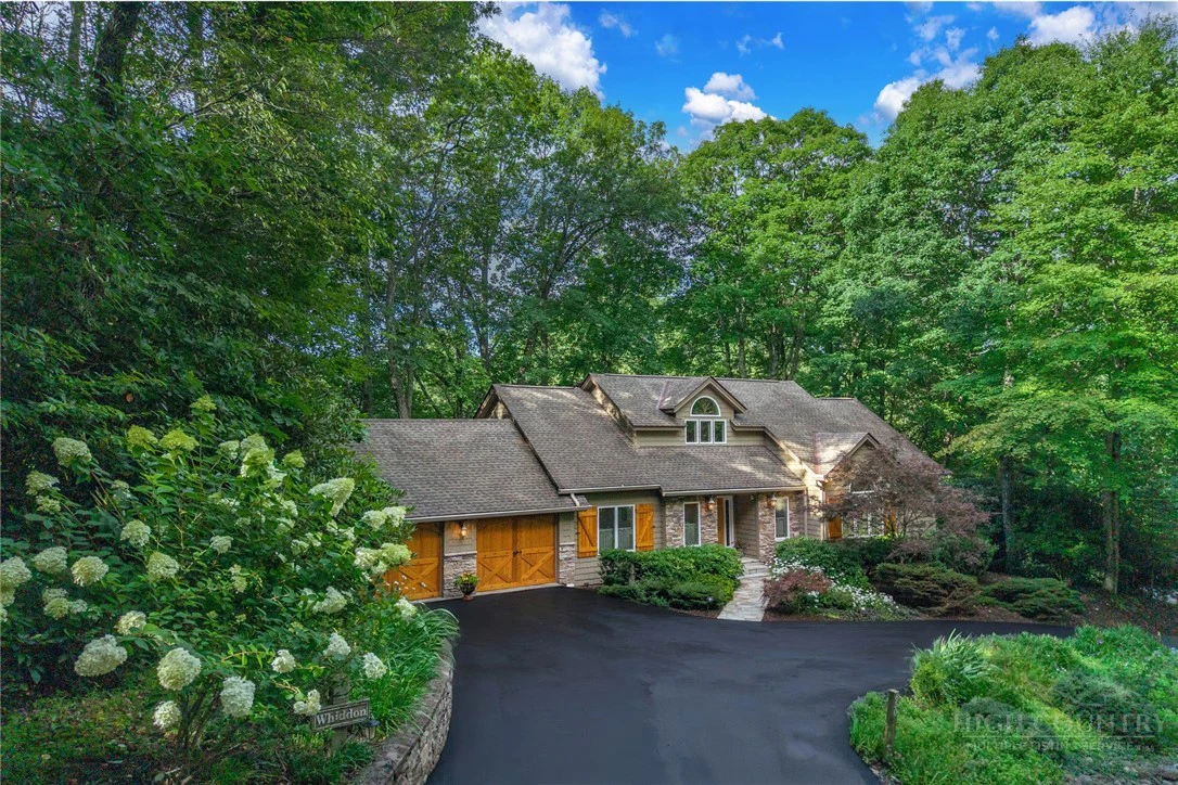 Image number 17 for the current listing