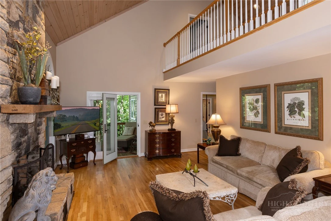 Image number 10 for the current listing