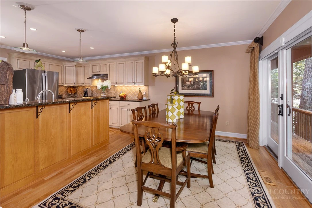 Image number 19 for the current listing
