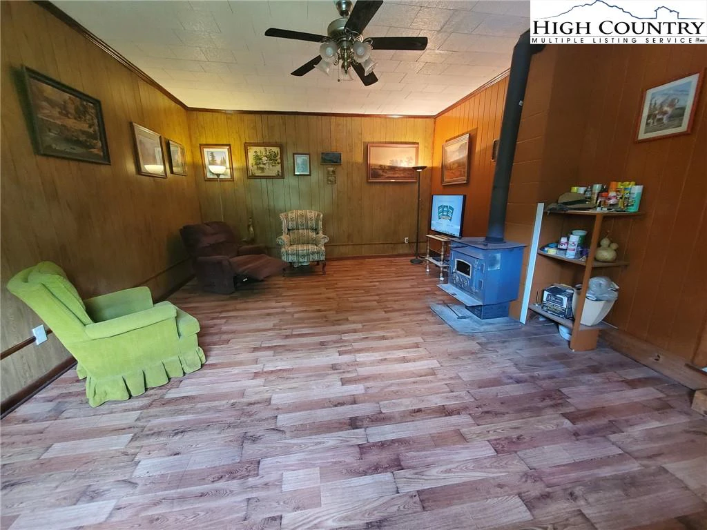 Image number 18 for the current listing