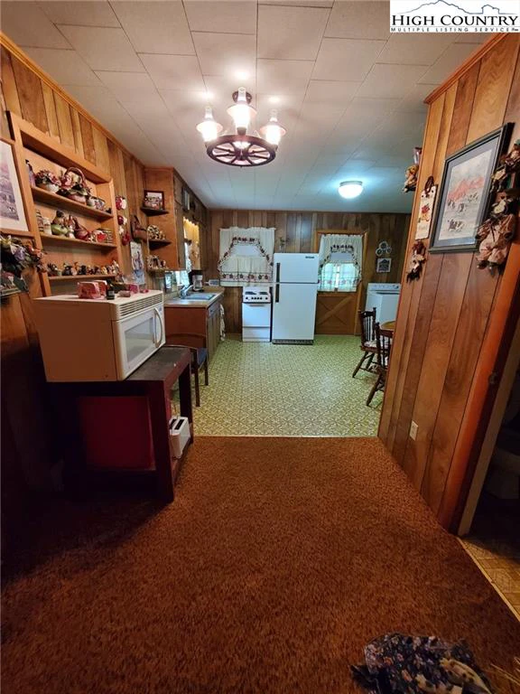 Image number 17 for the current listing