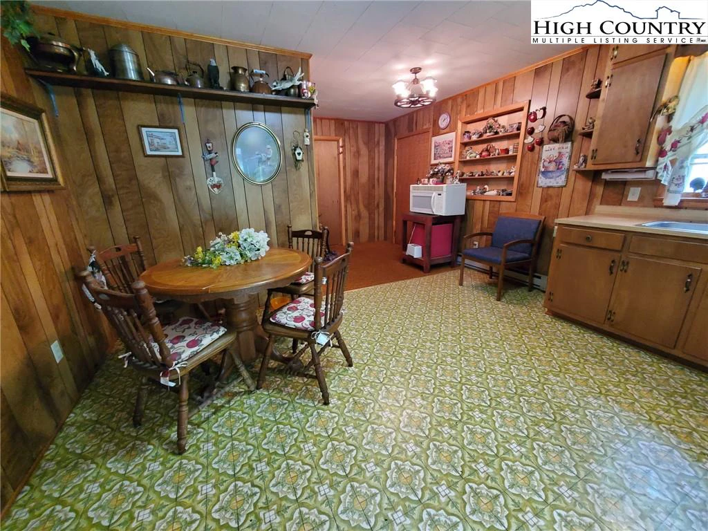 Image number 15 for the current listing