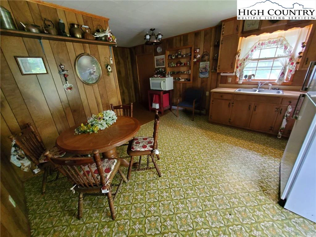 Image number 14 for the current listing