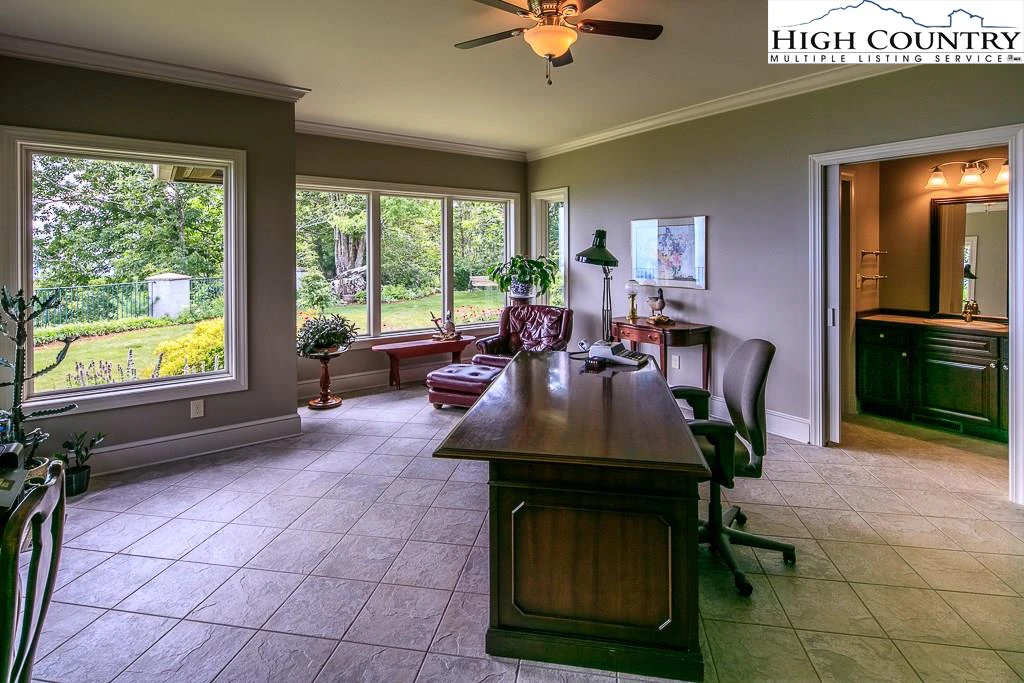 Image number 3 for the current listing