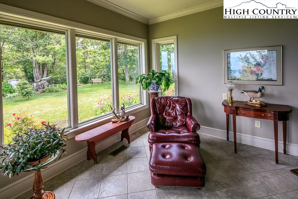 Image number 4 for the current listing
