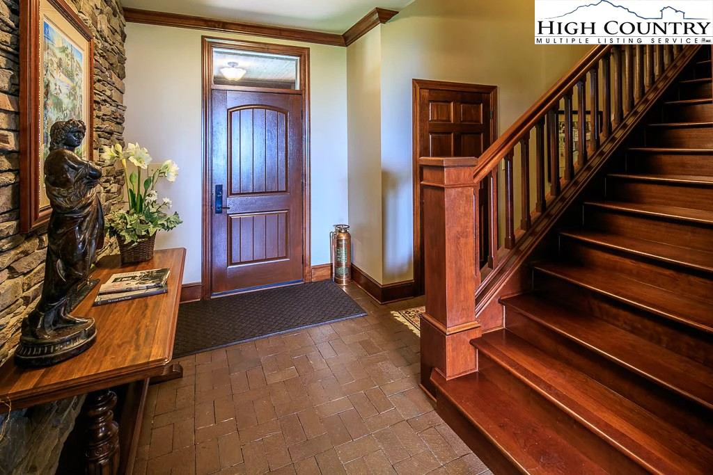 Image number 5 for the current listing