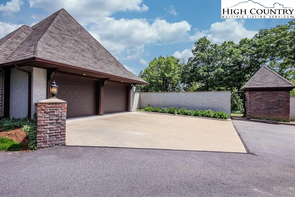 Image number 2 for the current listing