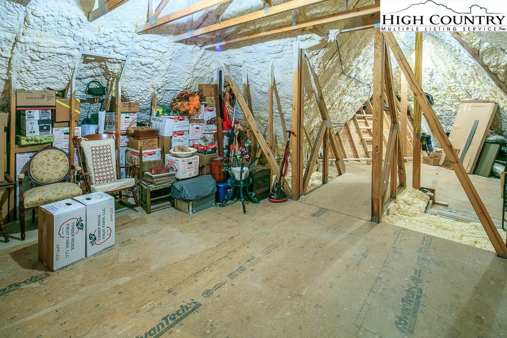 Image number 18 for the current listing