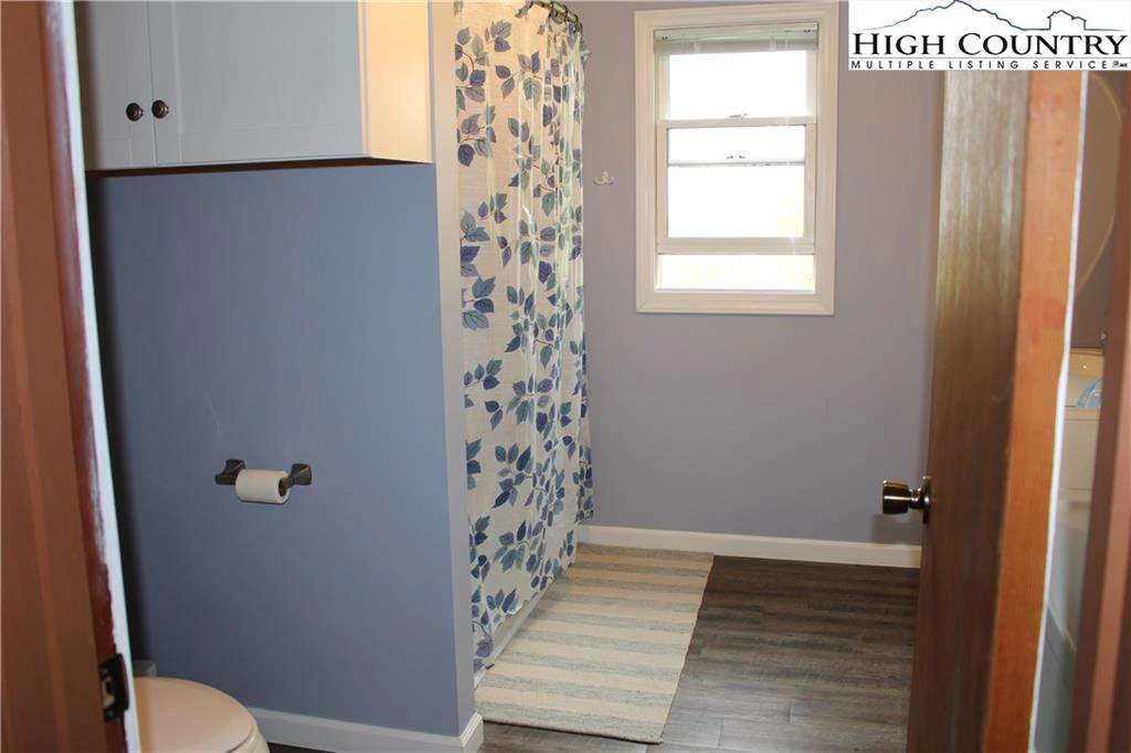 Image number 18 for the current listing