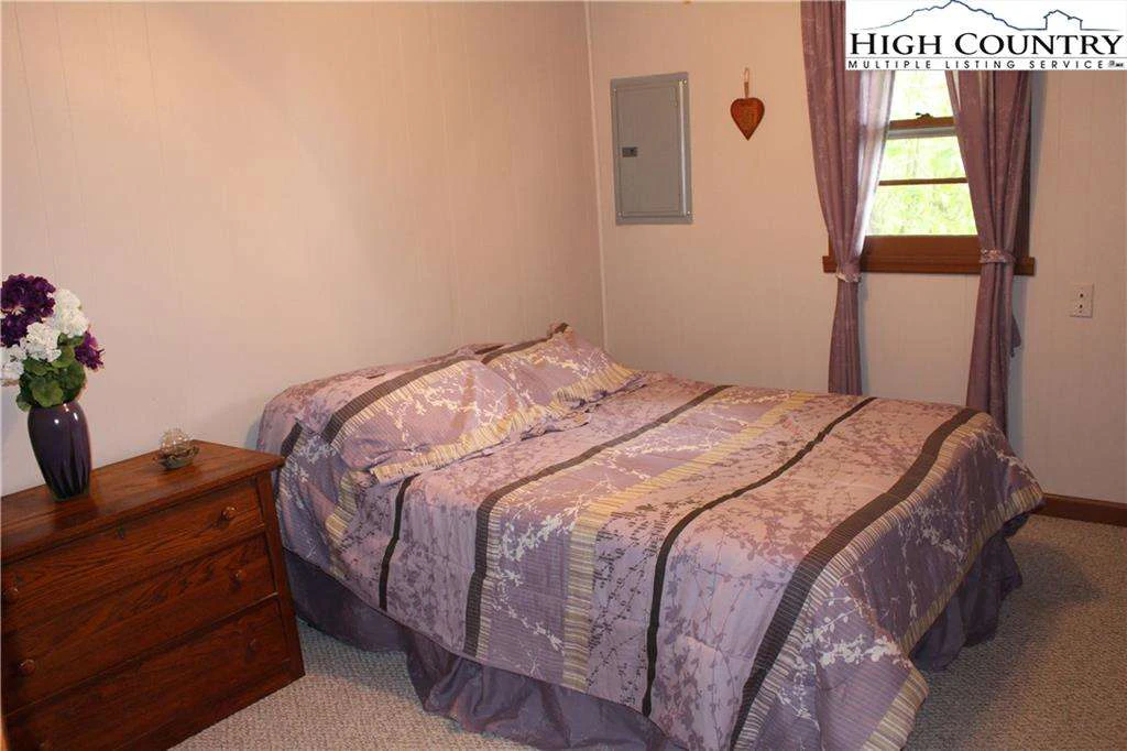 Image number 2 for the current listing