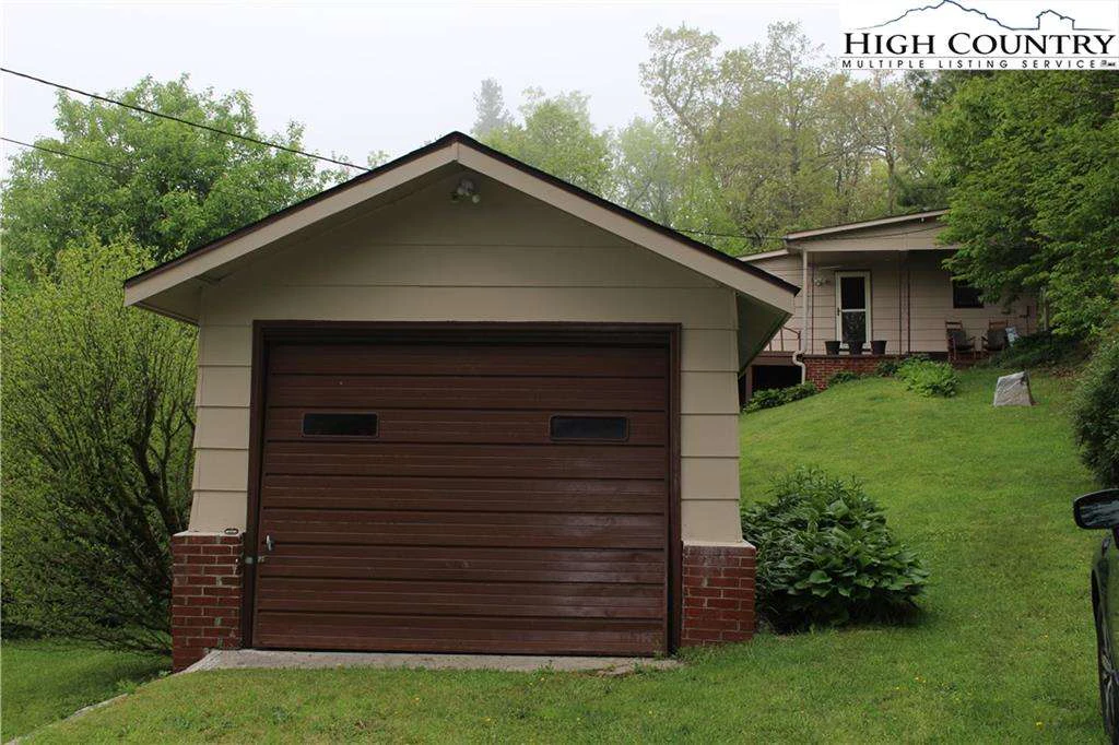 Image number 15 for the current listing