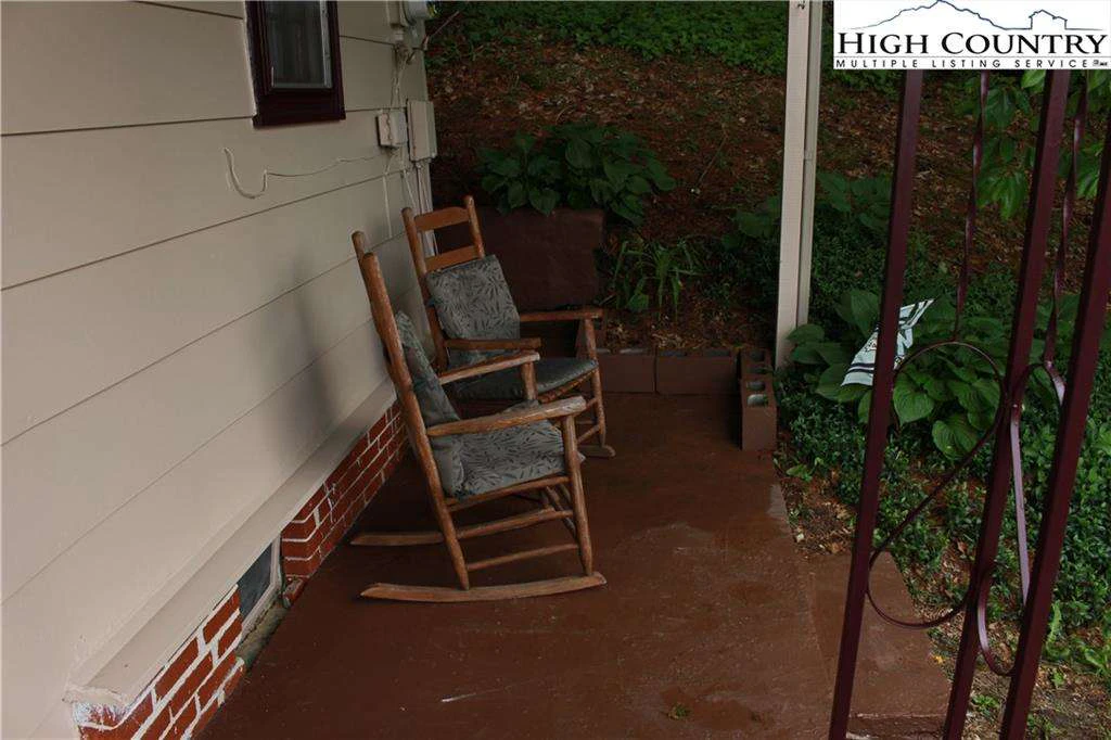 Image number 14 for the current listing