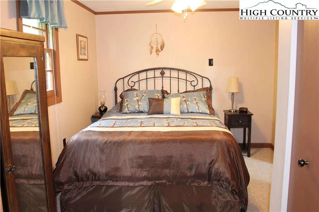 Image number 20 for the current listing