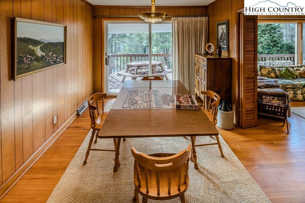 Image number 21 for the current listing