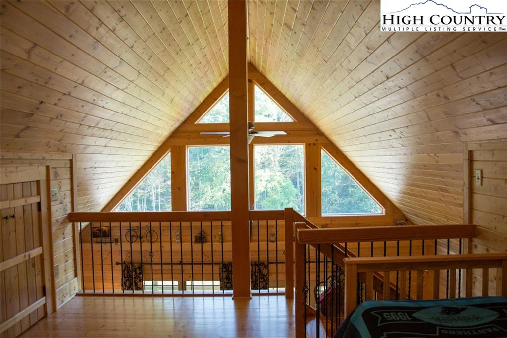 Image number 12 for the current listing