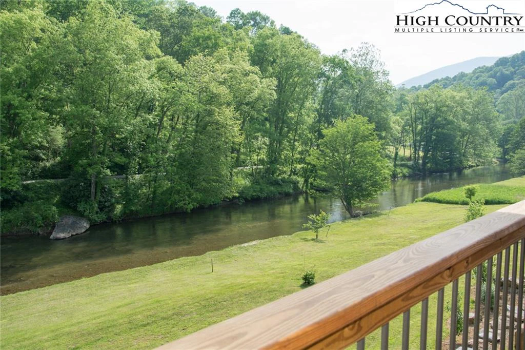 Image number 15 for the current listing