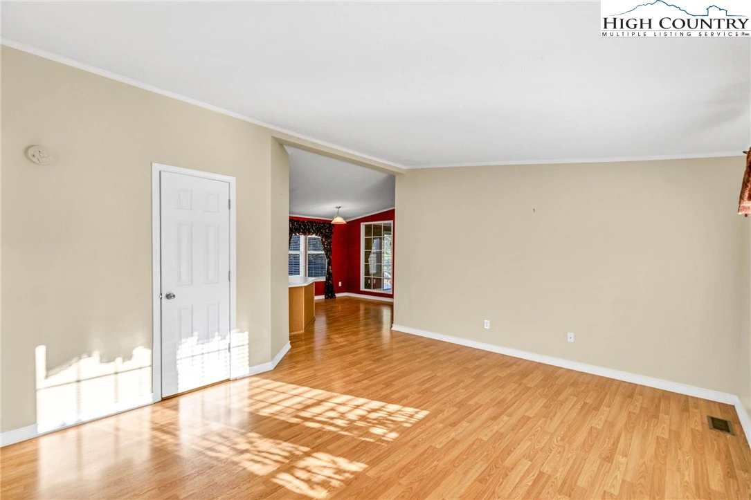Image number 6 for the current listing