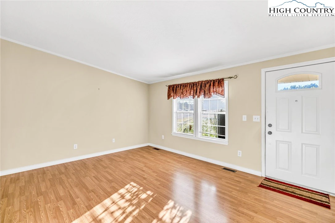 Image number 7 for the current listing