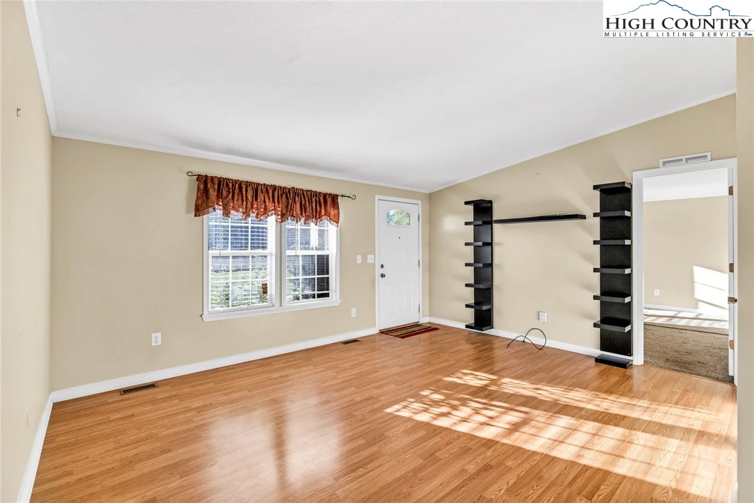 Image number 8 for the current listing