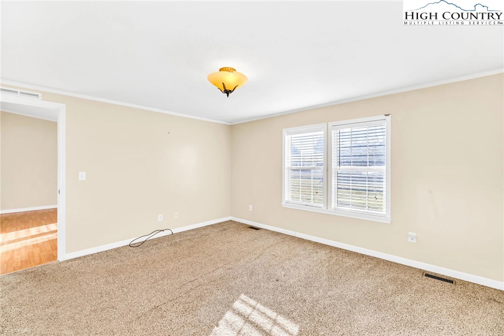 Image number 9 for the current listing