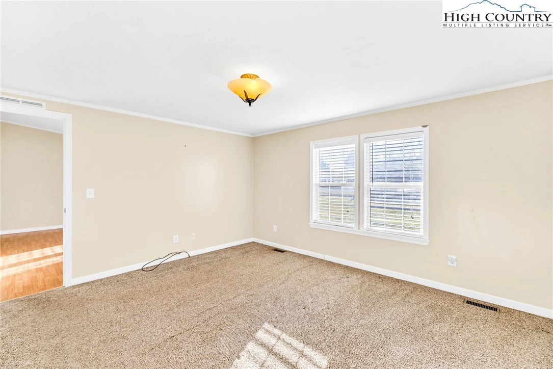 Image number 9 for the current listing