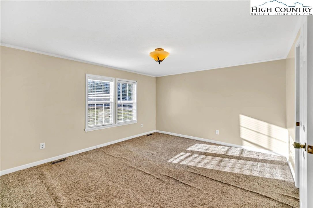 Image number 10 for the current listing