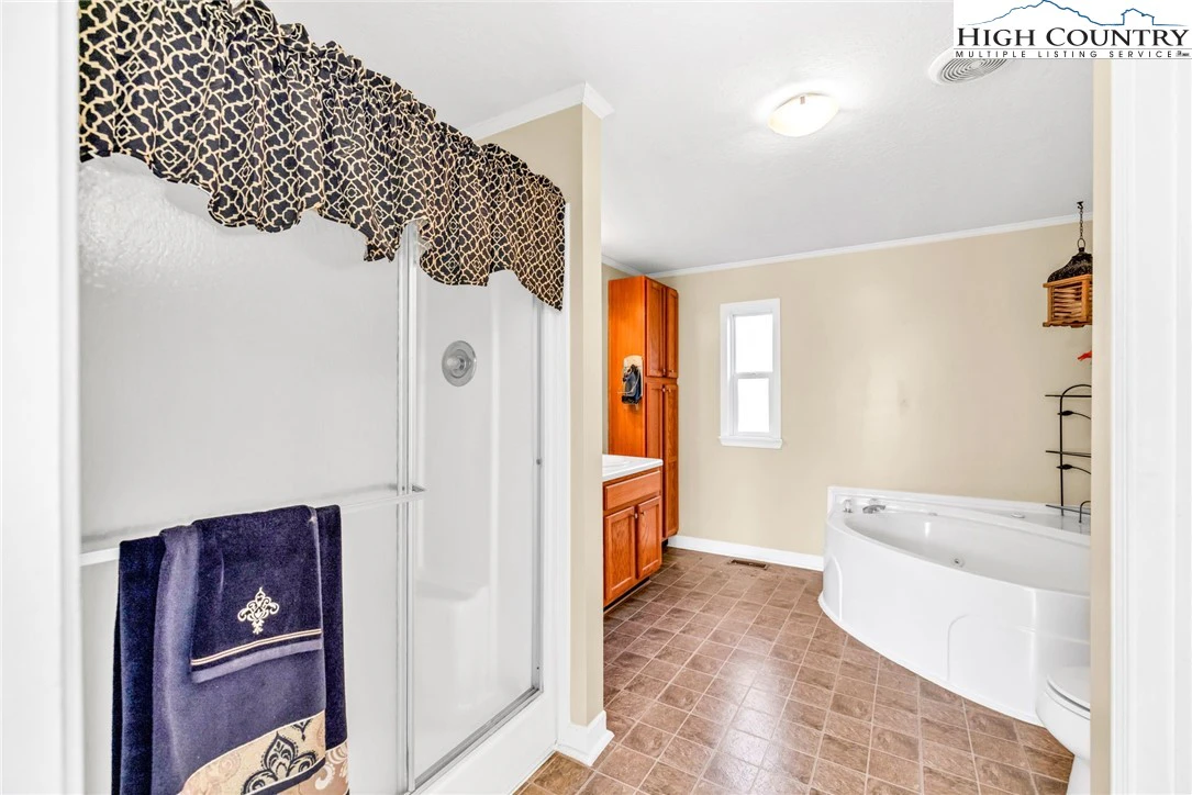 Image number 13 for the current listing