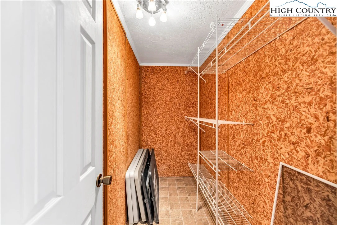 Image number 2 for the current listing