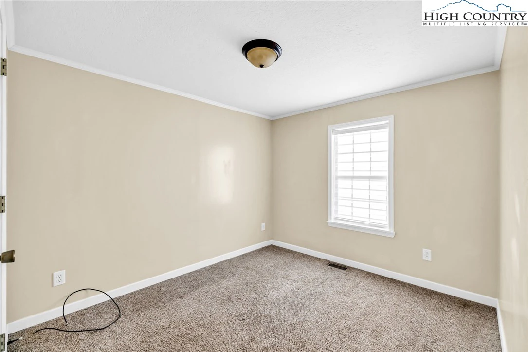 Image number 16 for the current listing