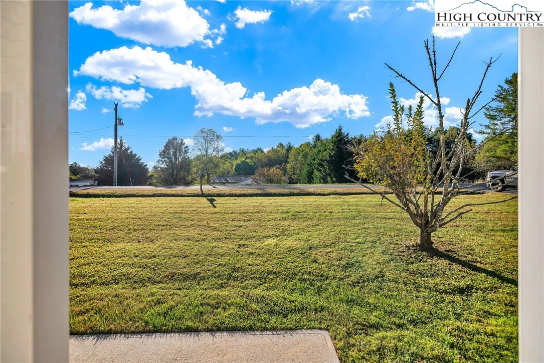Image number 18 for the current listing