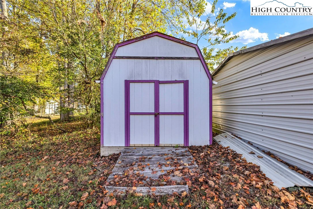 Image number 19 for the current listing