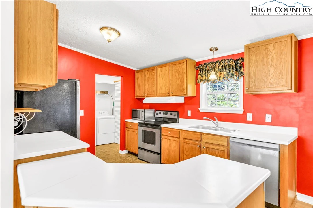 Image number 14 for the current listing
