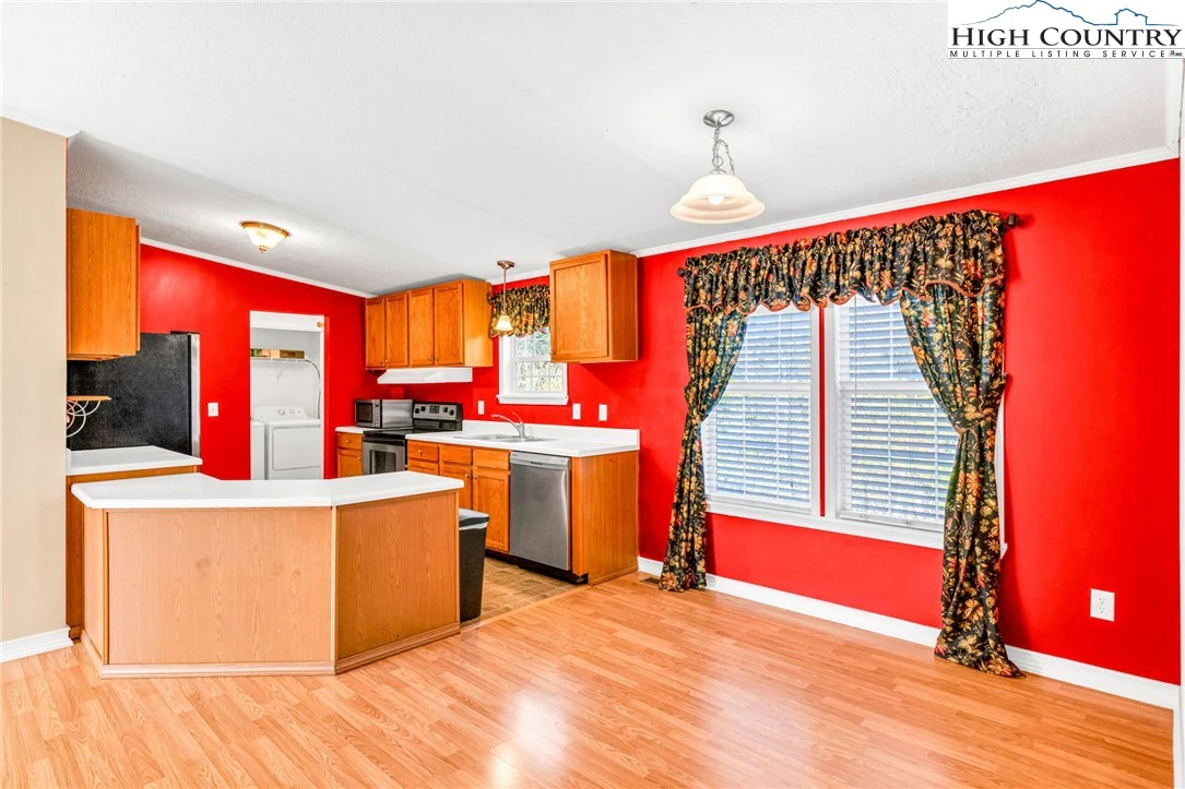 Image number 3 for the current listing