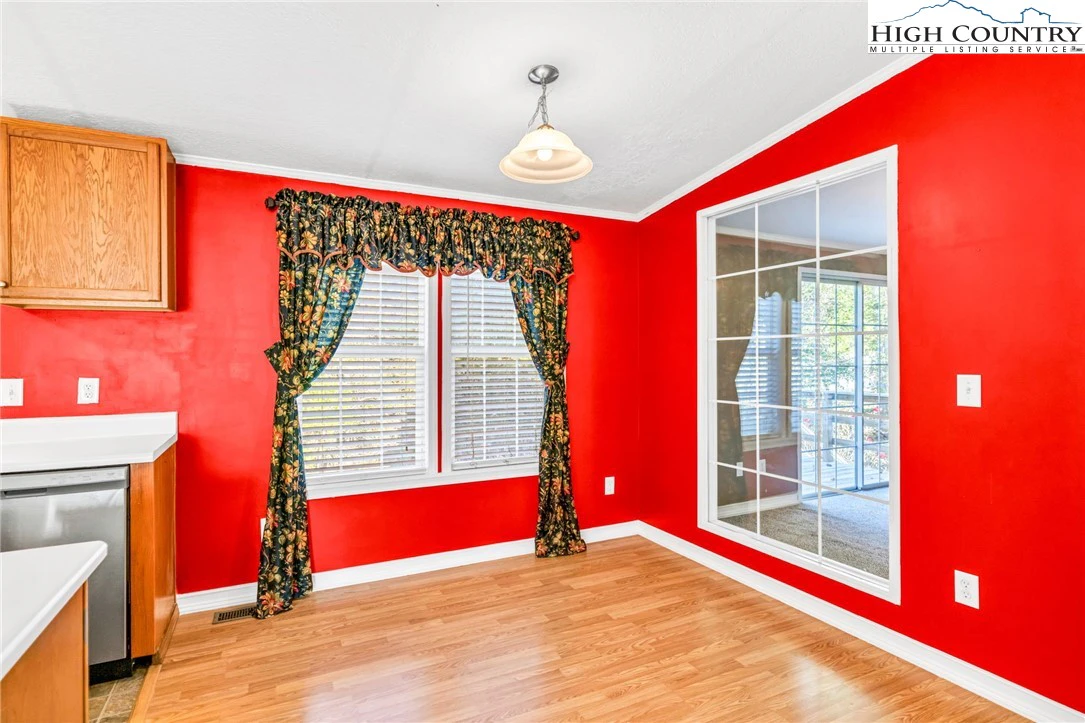 Image number 4 for the current listing