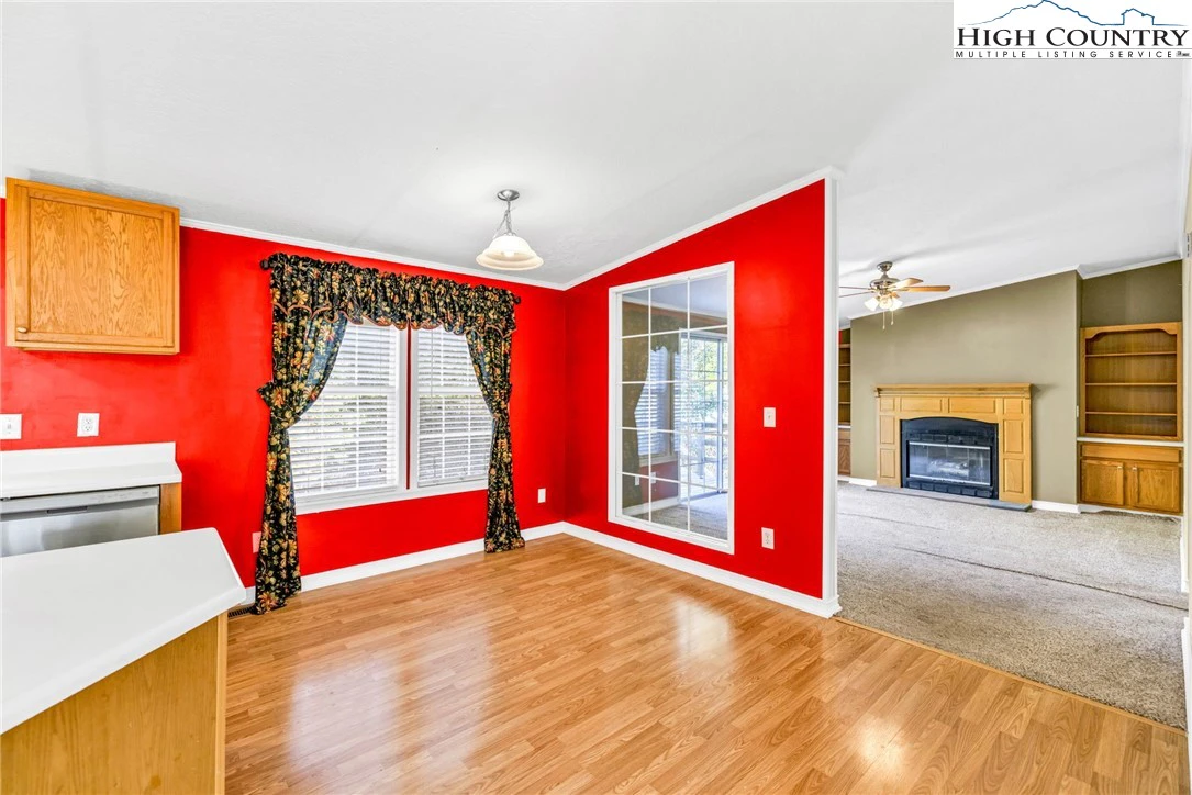 Image number 5 for the current listing