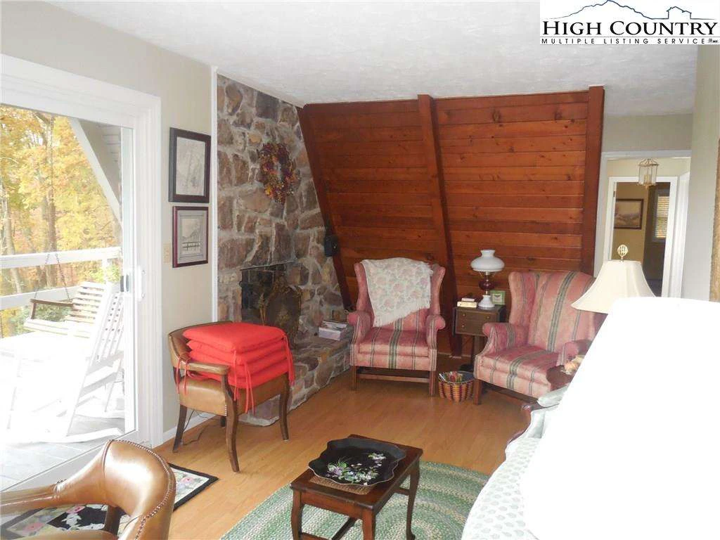 Image number 16 for the current listing